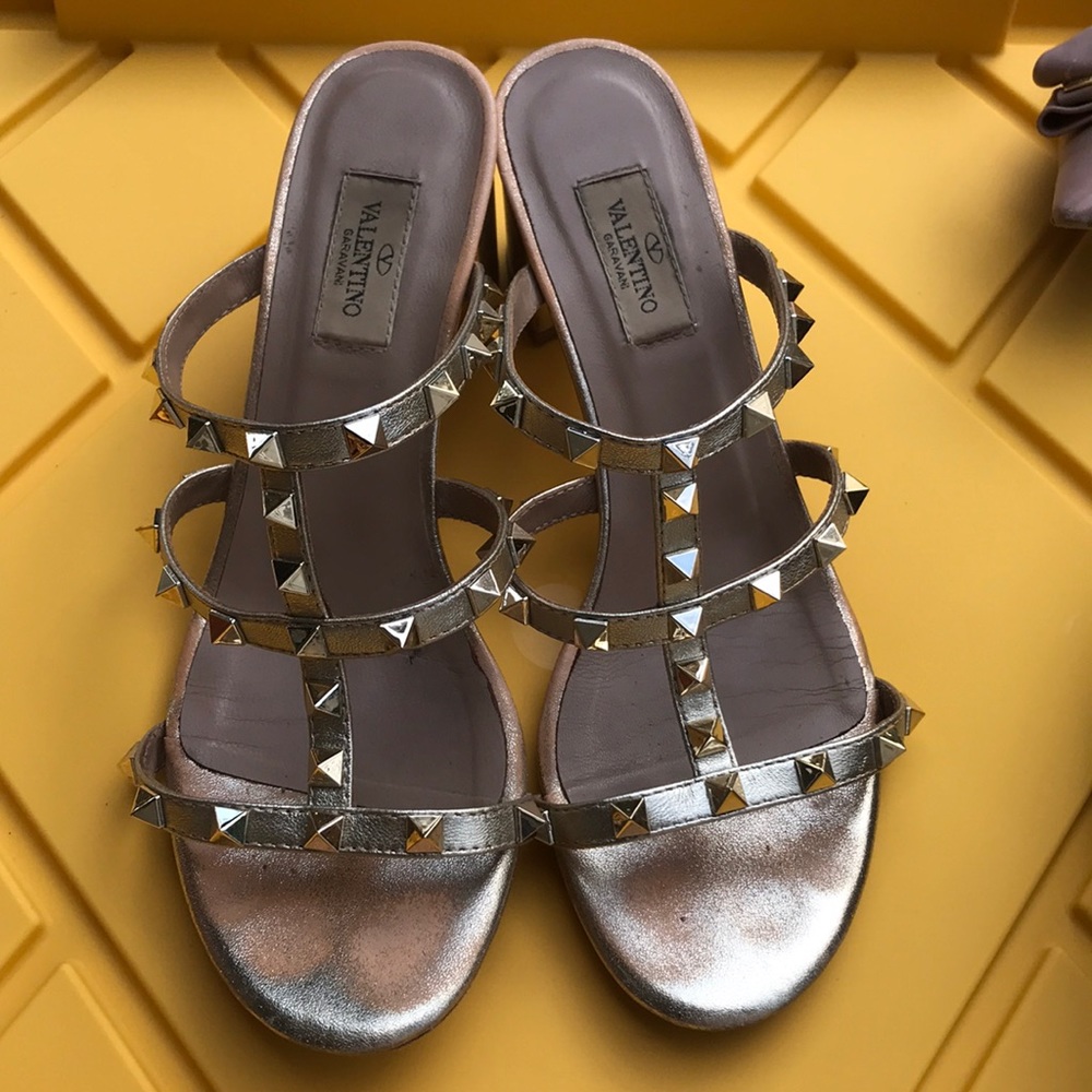 Valentino Gold sandals size 39